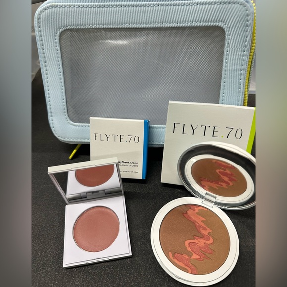 FLYTE.70 Blush & Bronzer combo! With cosmetic bag all NWT
